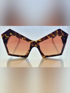 Stylish Brown Geometric Sunglasses UV400 Protection - Tort